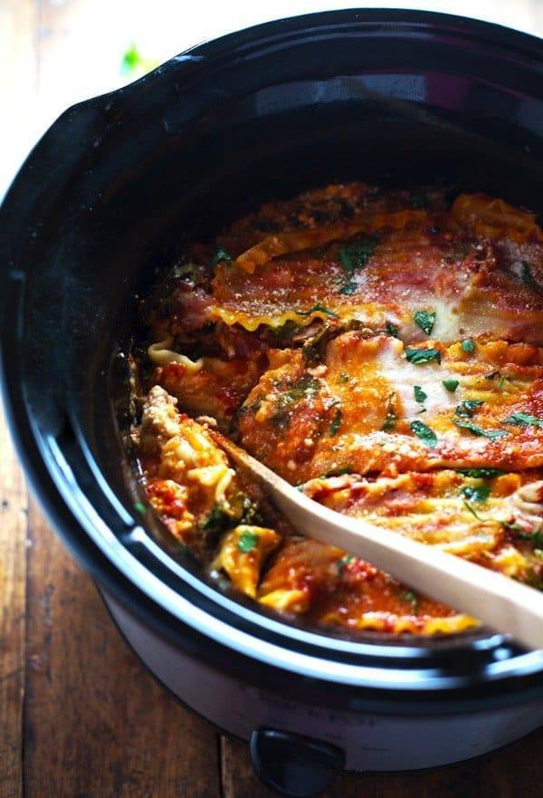 Super Easy Skinny Veggie Crockpot Lasagna - a handful of simple ingredients for a healthy family dinner. | https://ultranutrition.health